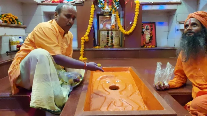 700 साल पुरानी मंदिर जहां हनुमान जी की मूर्ति खाती है लड्डू, पीती है दूध और जपती है राम नाम – Just Abhi