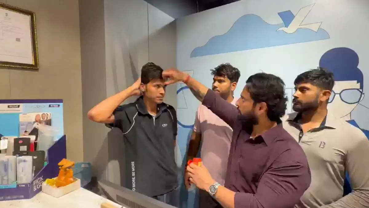 Bajrang Dal Lenskart protest gaur city mall Greater Noida