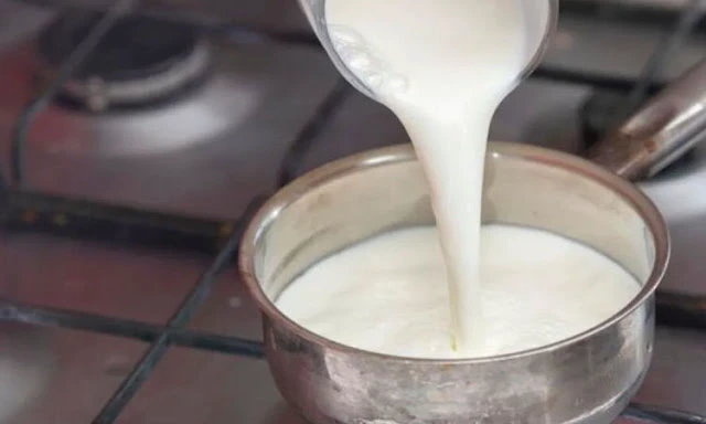 इन बर्तनों में भूलकर भी ना उबाले दूध, वरना शरीर में बन जाएगा जहर..
