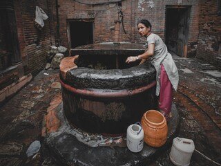 एक गांव, दो कुएं, पानी भरने गई महिला, अंदर से आ रही थी बद्बू, फिर कपड़े में...
