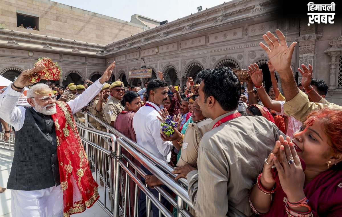 पीएम मोदी ने काशी विश्वनाथ में की पूजा अर्चना, मां गंगा को किया नमन