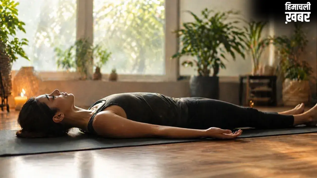Stress Relief Tips: थकान और तनाव ने कर दिया है बेहाल? सिर्फ 10 मिनट का शवासन देगा चौंकाने वाले फायदे
