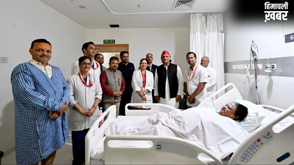 अखिलेश यादव का पुतला जलाते वक्त झुलस गईं भाजपा विधायक, खुद मिलने पहुंचे सपा प्रमुख, जानें क्या कहा