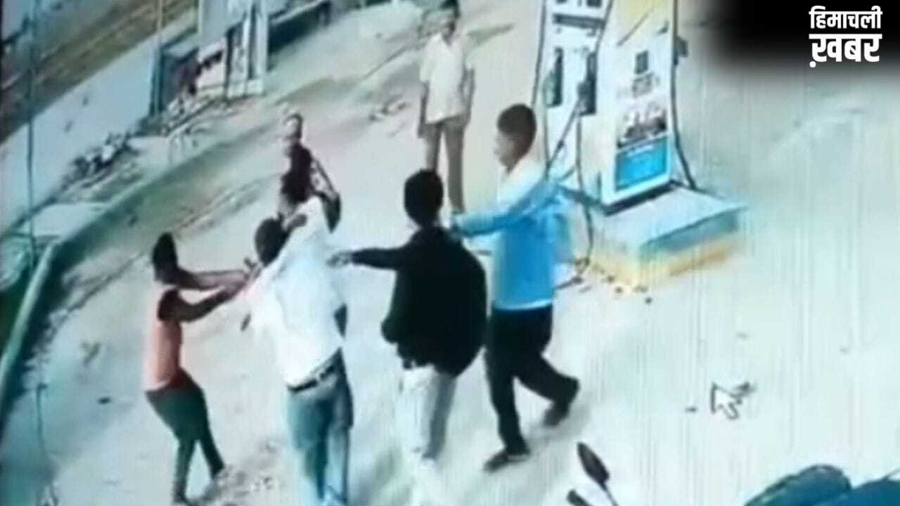 देवरिया में पंप पर खत्म था पेट्रोल, दबंगों ने मैनेजर और कर्मचारियों को पीट डाला, CCTV वायरल