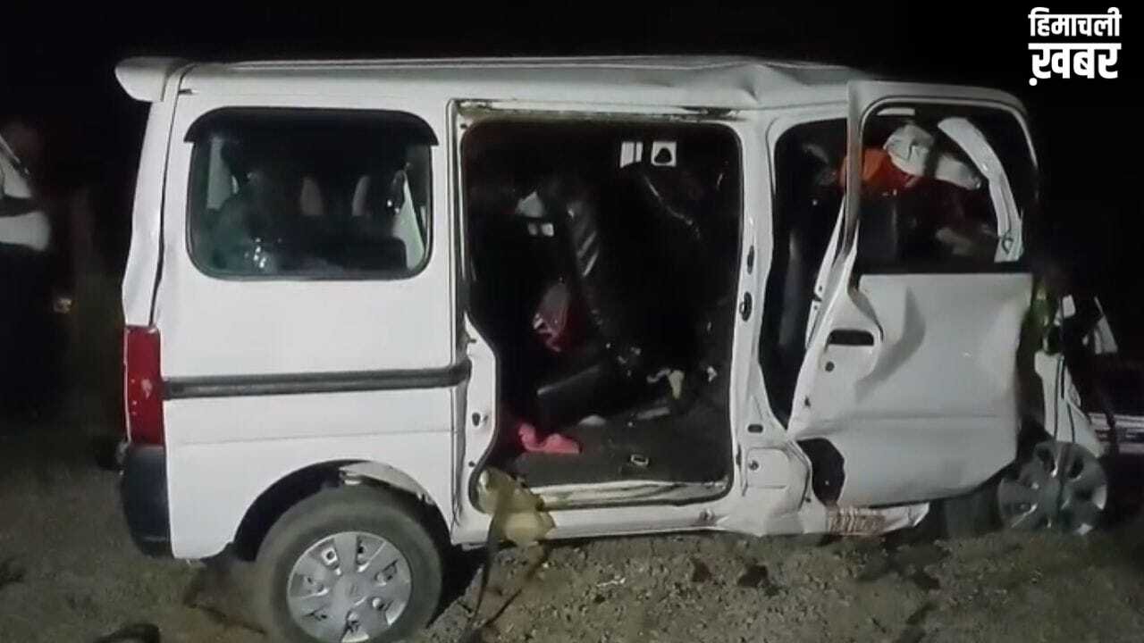 हमीरपुर में भीषण सड़क हादसा, बरातियों से भरी गाड़ी को ट्रक ने मारी टक्कर, दूल्हे के भाई समेत 4 की मौत