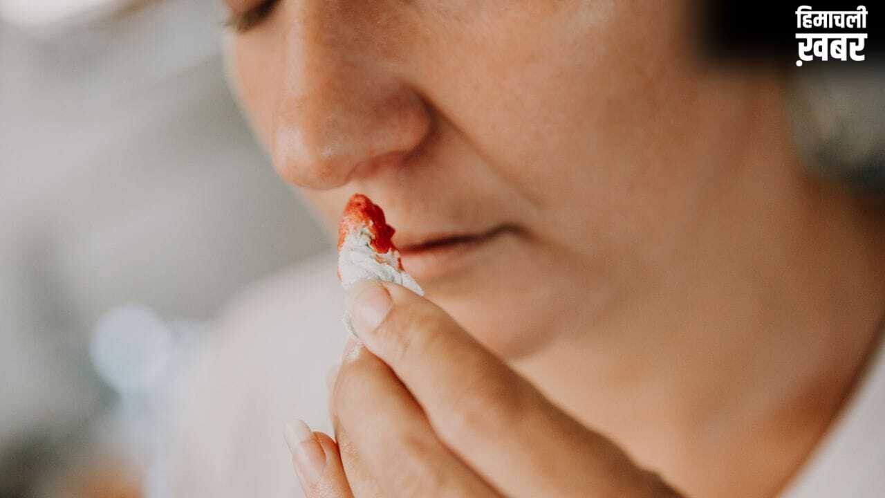 गर्मियों में नाक से खून आ गया है तो तुरंत क्या करें, ये क्यों होता है