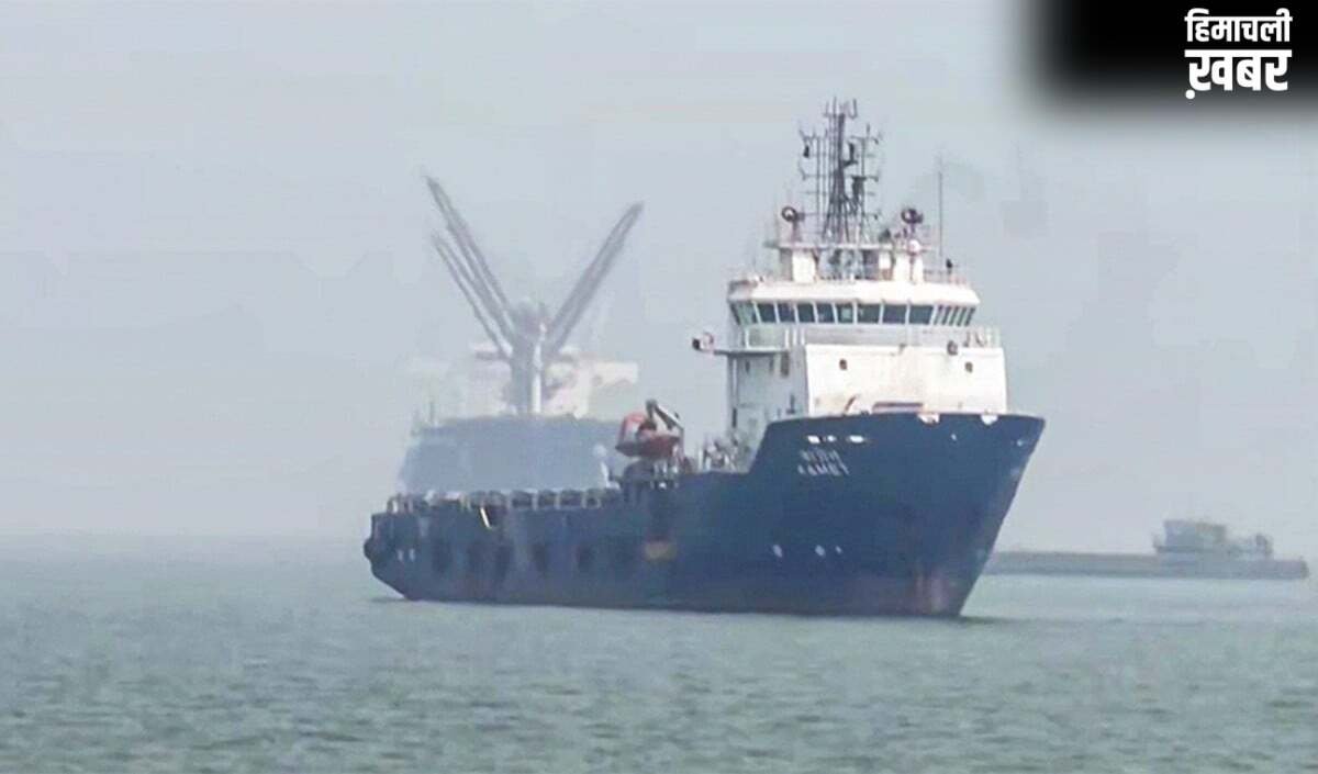 Strait of Hormuz पर US की नाकेबंदी के बावजूद मुंबई पहुँच रहे हैं तेल टैंकर: जानिए क्या है वो 'सीक्रेट' रास्ता