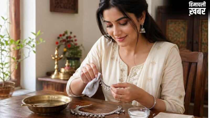 खारे पानी या पसीने से काली पड़ गई है चांदी की पायल और बिछिया, इस तरह घर में चमकाएं