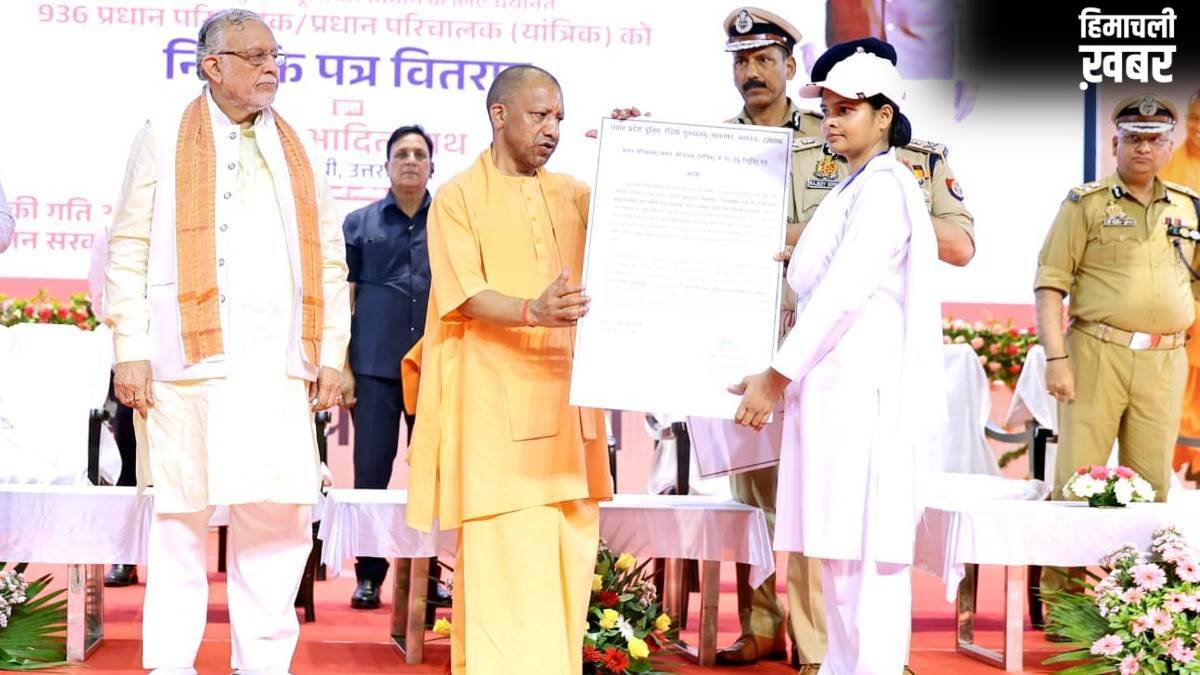 'यूपी पुलिस में इस साल एक लाख भर्तियां होंगी', CM योगी का बड़ा ऐलान; लखनऊ में रेडियो ऑपरेटर्स को जॉइनिंग लेटर बांटे
