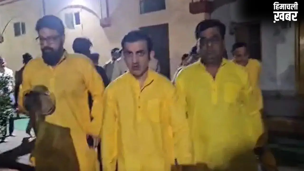 मां पीतांबरा के दर्शन करने दतिया पहुंचे हेड कोच गौतम गंभीर, धूमावती आरती में हुए शामिल