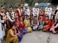 एक ही परिवार के 5 भाइयों की एक साथ शादी, बारात लेकर खुद पहुंचीं दुल्हनें!