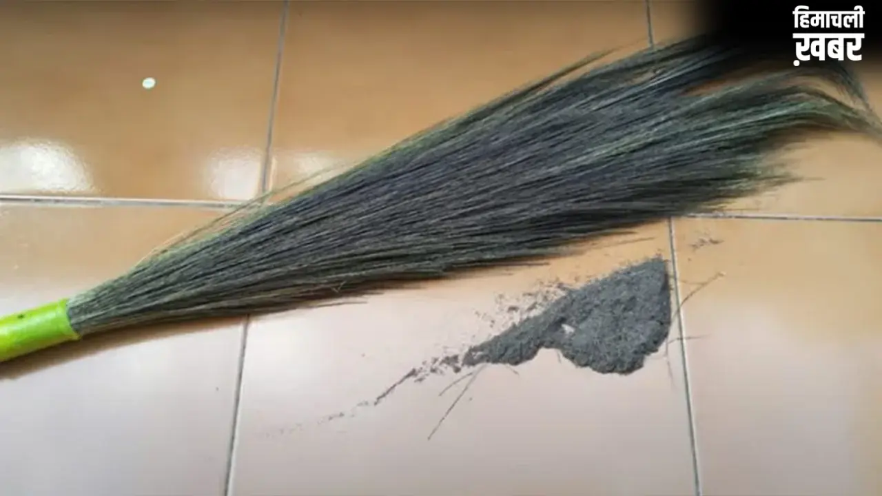 Vastu Tips For Jhadu : घर में अगर रखी हो टूटी हुई झाड़ू, तो तुरंत जानिए क्या हो सकता है इसका अंज़ाम