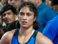 विनेश फोगाट को सेमीफाइनल में मिली हार, मीनाक्षी से नहीं पा सकीं पार; टूट गया एशियन गेम्स में खेलने का सपना
