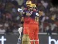 RCB के ड्रेसिंग रूम में KKR कोच की ‘सीक्रेट’ एंट्री! विराट कोहली से हार के बाद आखिर क्या हुई बात?​