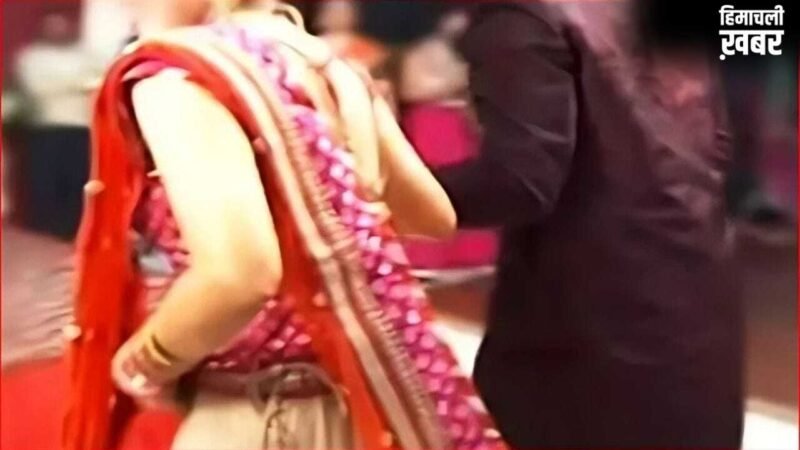 बीवी मोबाइल पर देख रही थी गैर मर्द की फोटो, पूछने पर जड़ा थप्पड़… पति ने दुखी होकर दे दी जान, ढाई महीने पहले हुई थी शादी​
