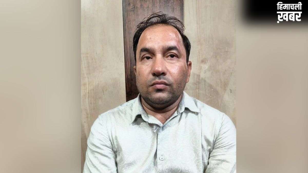 लखनऊ यूनिवर्सिटी के असिस्टेंट प्रोफेसर पर लगा छात्रा से फोन पर अश्लील बातें करने का आरोप, पुलिस ने हिरासत में लिया​