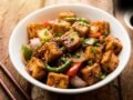 अब बाहर से क्यों करना Food Order? घर पर बनाएं परफेक्ट Chilli Paneer, ये है Secret Recipe