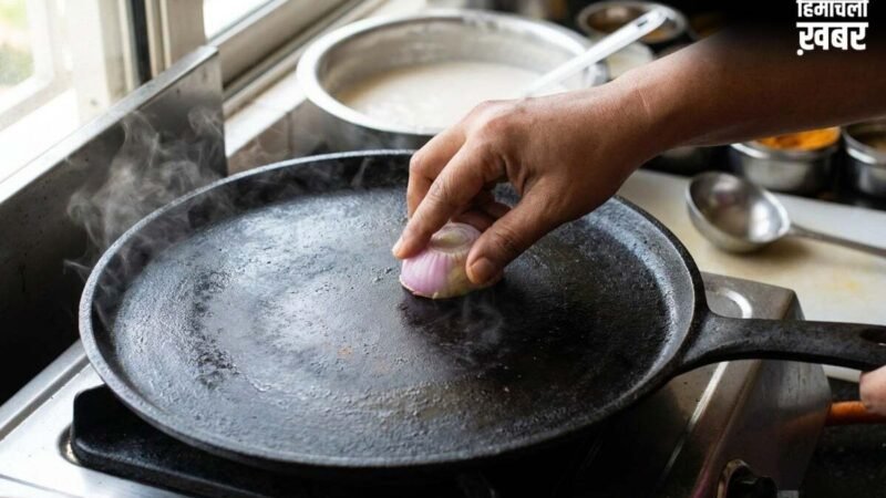 Dosa Tips: प्याज रगड़ना पुरानी बात, बिना चिपके डोसा बनाने के लिए अपनाएं ये Viral Kitchen Hacks​