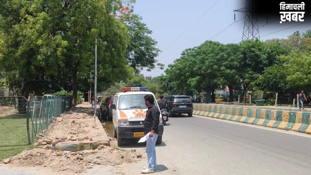 नोएडा में ‘ऑपरेशन क्लीन एयर’, सड़क की धूल और मलबे पर CAQM की सख्ती; फ्लाइंग स्क्वॉड की 19 टीमों ने की जांच​