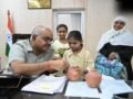 गुल्लक लूट की फरियाद सुन भावुक हुए कानपुर DM, अनोखा न्याय कर बच्ची को लौटाई मुस्कान​