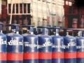 Cylinder Price Hike: कमर्शियल LPG सिलेंडर की कीमतों में ₹ 993 का इजाफा, क्या घरेलू गैस के भी बढ़े दाम?