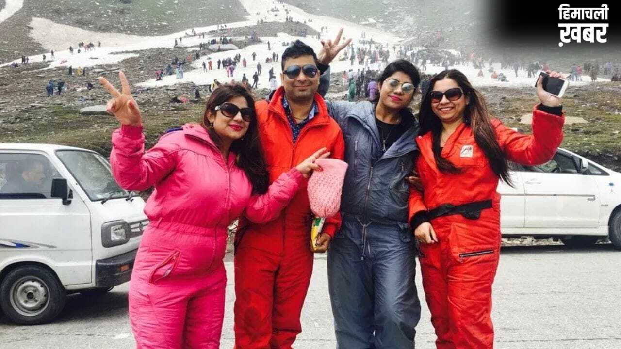 सुहावना मौसम और बर्फ ने खींचे सैलानी, मनाली में बढ़ी रौनक