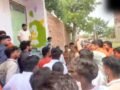 मथुरा में मानवता शर्मसार, नर्सरी की छात्रा ने स्कूल में की उल्टी तो मां से लगवाया पोछा​