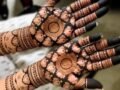 जल्दी लग जाए और हाथ भी भरे हुए दिखें, वट सावित्री व्रत पर ट्राई करें ऐसे मेहंदी डिजाइन्स​