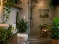 Bathroom की कम रोशनी और नमी में भी हरे-भरे रहेंगे ये पौधे, कम देखभाल में घर को मिलेगा लग्जरी लुक​