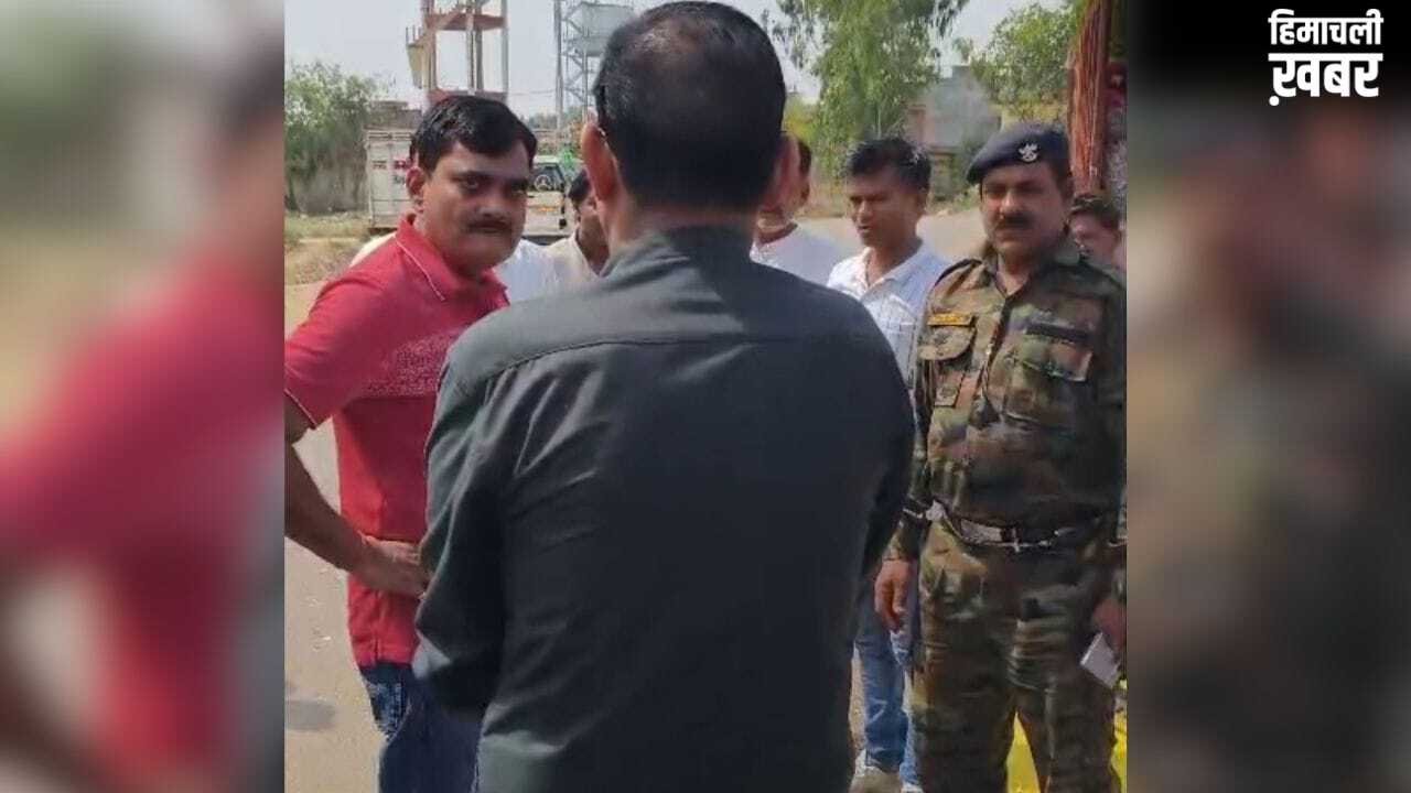 ‘बंदर जैसा दिमाग…’, उन्नाव में मंडी निदेशक ने सचिव को लगाई फटकार, जानें क्या है पूरा मामला
