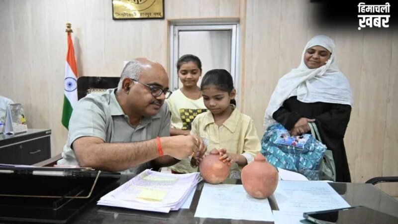 ​मासूम की गुल्लक पर पड़ा ‘डाका’, सिसकती बच्ची की कहानी सुन पसीजा कानपुर DM का दिल​