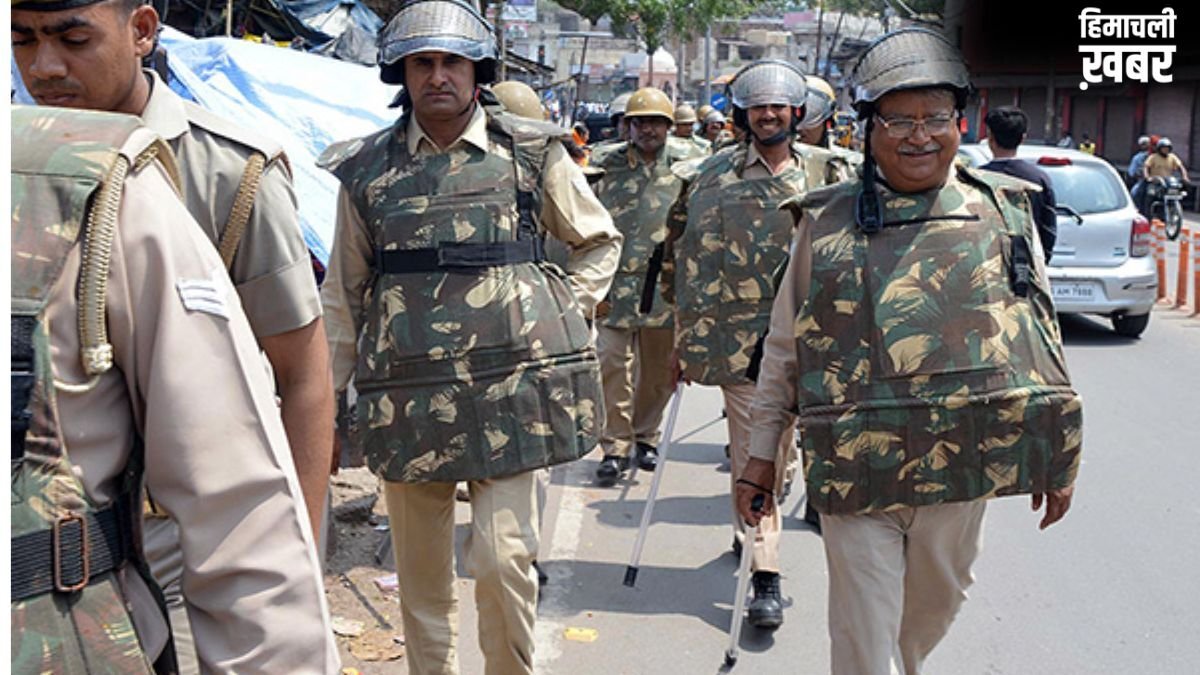 यूपी: रायबरेली, उन्नाव, हरदोई और खीरी जिले में शातिर अपराधियों के खिलाफ चलाया जा रहा सघन अभियान​