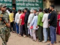 चुनाव आयोग का बड़ा एक्शन, पश्चिम बंगाल में 15 बूथों पर दोबारा मतदान जारी