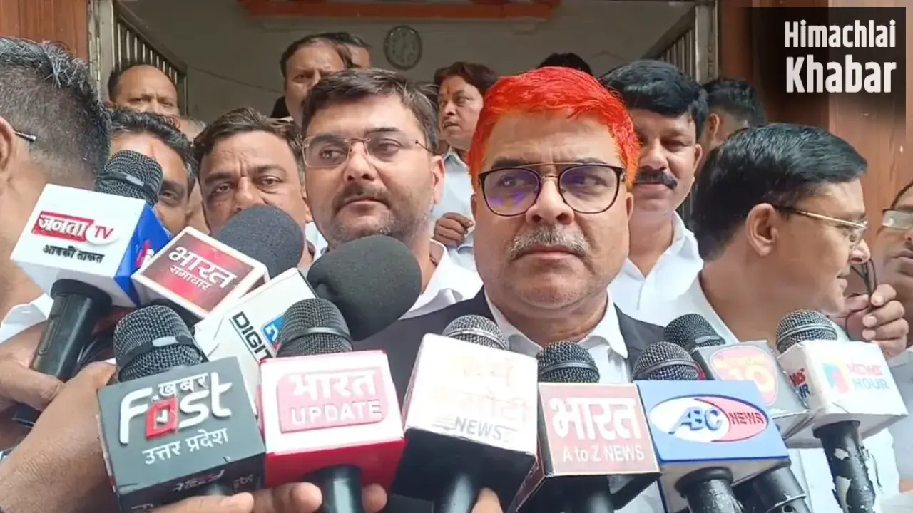 ई-रजिस्ट्रेशन के खिलाफ कानपुर बार एसोसिएशन का प्रदर्शन, सरकार से आदेश वापस लेने की मांग​