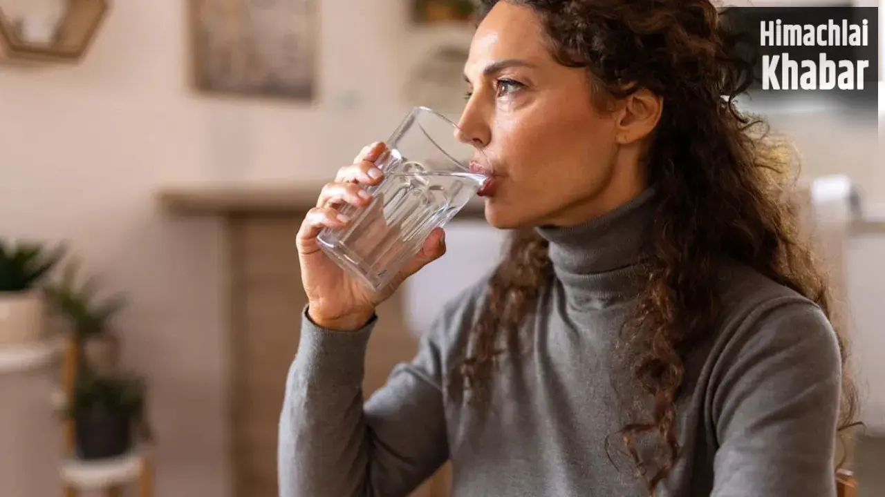 Hydration Signs: क्या आप पी रहे हैं पर्याप्त पानी? ये 6 संकेत बताएंगे शरीर में डिहाइड्रेशन के लक्षण