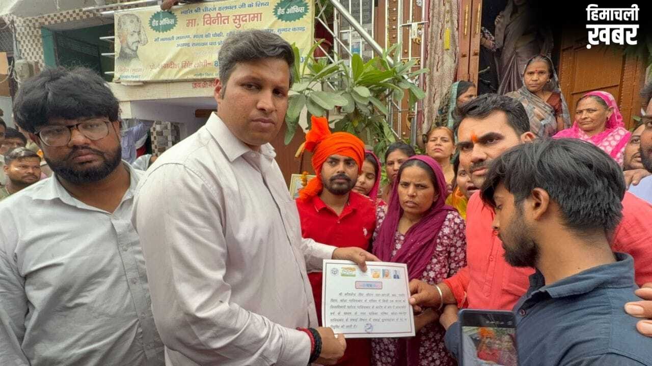 गाजियाबाद सूर्या हत्याकांड: पीड़ित परिवार को नगर पालिका में मिली नौकरी, DM ने मां को सौंपा नियुक्ति पत्र​