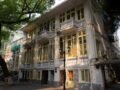 Main Entrance Vastu: मेन डोर के सामने नहीं होनी चाहिए ये 7 चीजें, कमाई पर डालती है बुरा असर, नहीं बढ़ती सुख-समृद्धि​