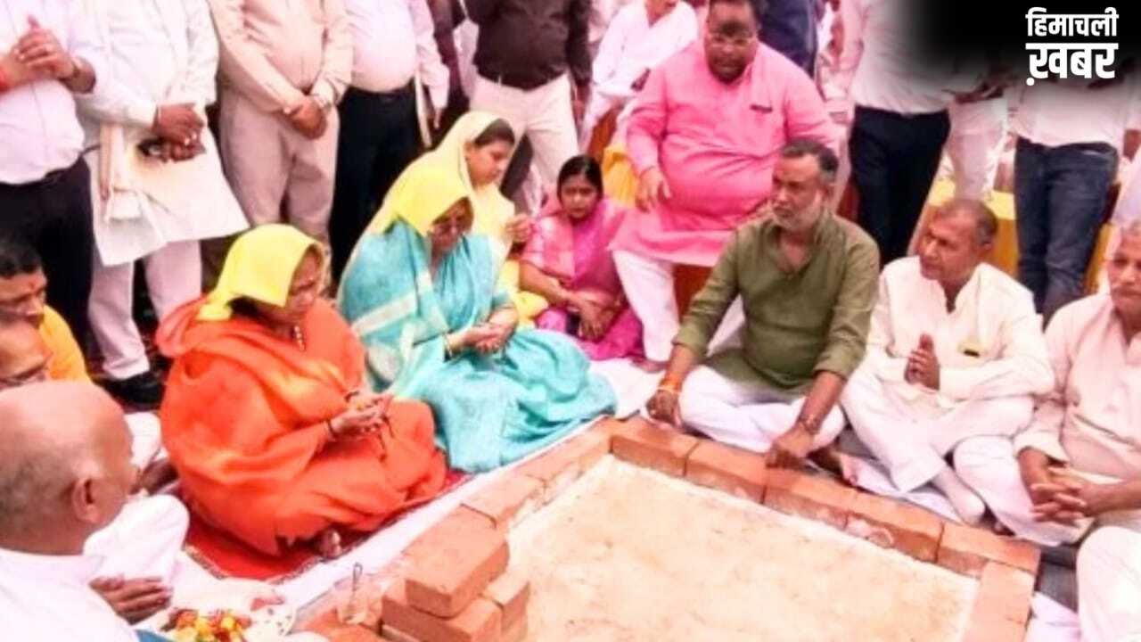 फतेहपुर: 750 करोड़ की परियोजना के भूमि पूजन में अव्यवस्था, माइक न मिलने पर भड़कीं राज्यमंत्री