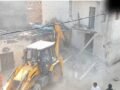संभल में अवैध मस्जिद पर चला बुलडोजर, कार्रवाई के दौरान भारी पुलिस बल रहा तैनात… मिले विदेशी झंडे​