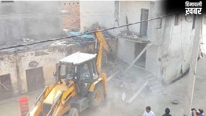 संभल में अवैध मस्जिद पर चला बुलडोजर, कार्रवाई के दौरान भारी पुलिस बल रहा तैनात… मिले विदेशी झंडे​