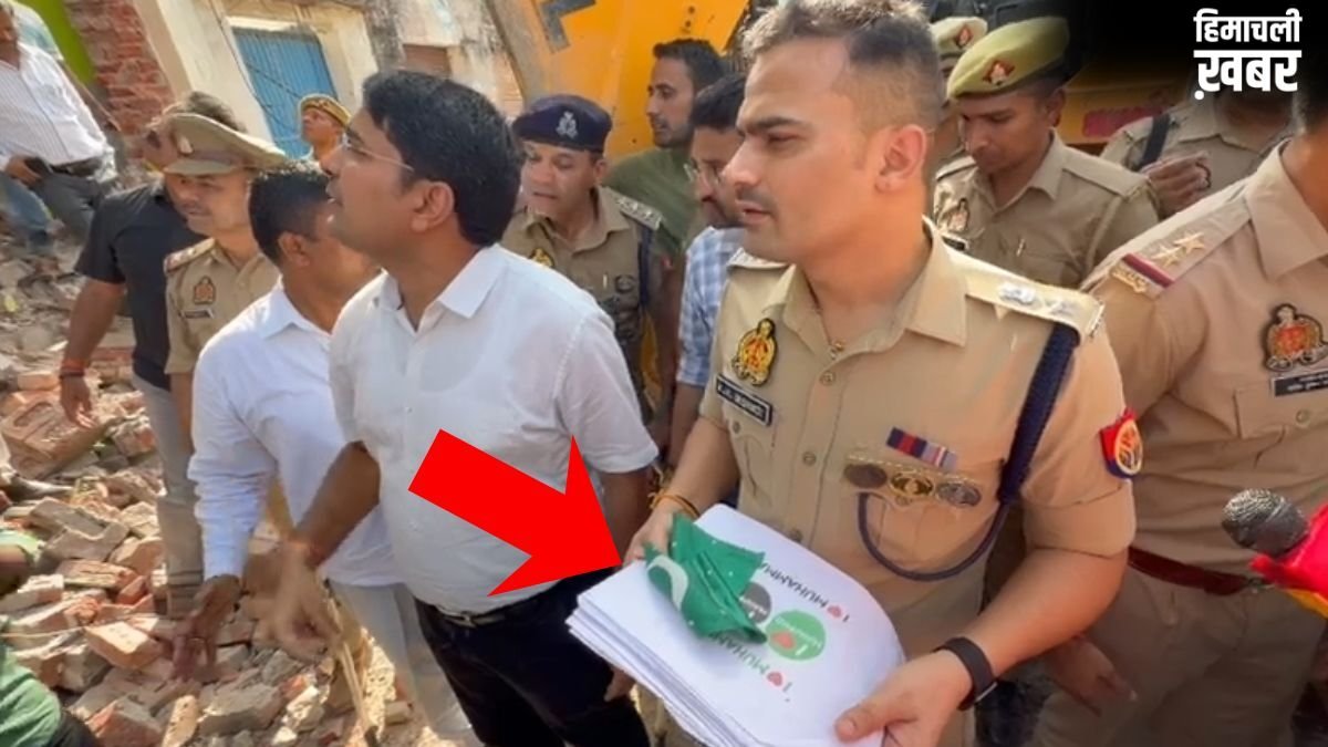 संभल में मस्जिद पर बुलडोजर एक्शन के दौरान मिले 'आई लव मोहम्मद' के पोस्टर और आपत्तिजनक सामग्री, FIR दर्ज​