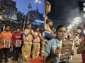 लखनऊ कोचिंग अग्निकांड के मृत छात्रों को काशी में श्रद्धांजलि, गंगा आरती से पहले रखा गया दो मिनट का मौन