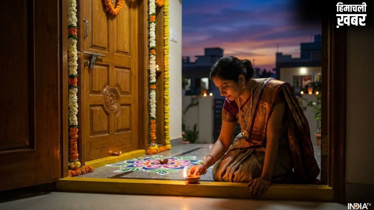 शाम में घर के इस पवित्र स्थान पर जरूर जलाएं दीपक, खिंची चली आएंगी मां लक्ष्मी​