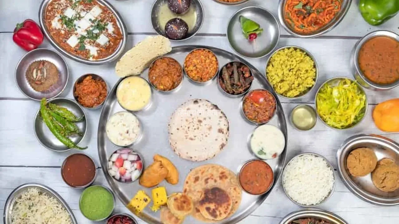 Rann of Kutch Food: कच्छ की 8 पारंपरिक डिशेज बना देंगी आपकी ट्रिप यादगार, एक बार जरूर चखें, तस्वीरों में देखें​