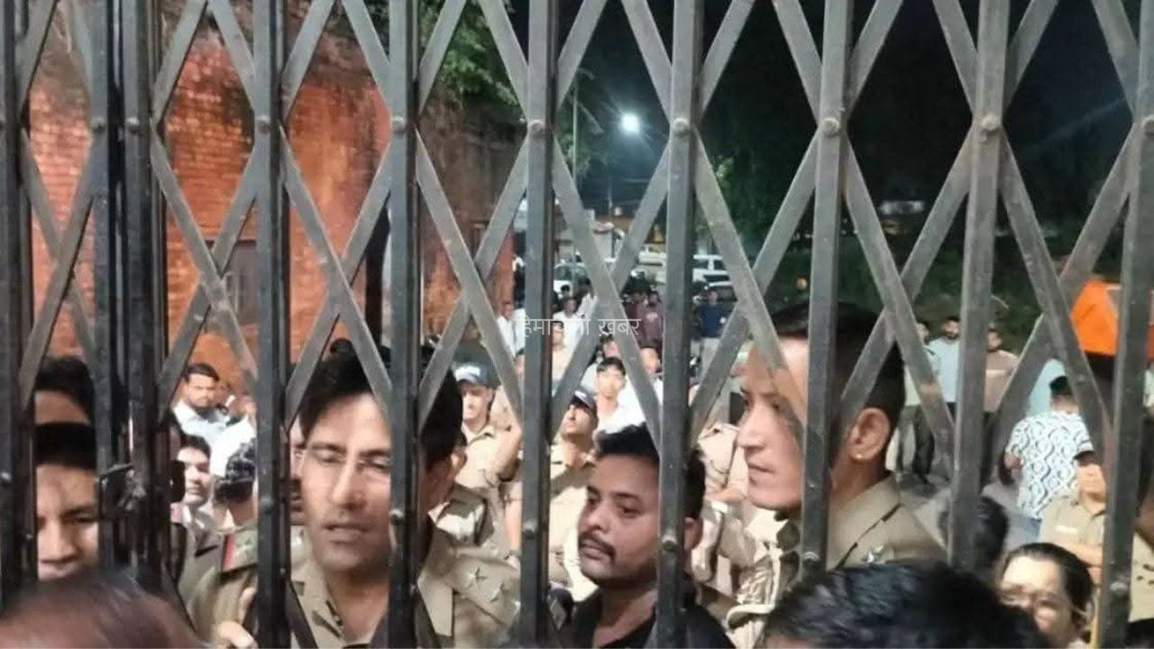 रिश्वतखोरों को किया गिरफ्तार, तो विजिलेंस टीम को ही बना दिया बंधक… 20 घंटे से अंदर फंसी टीम​