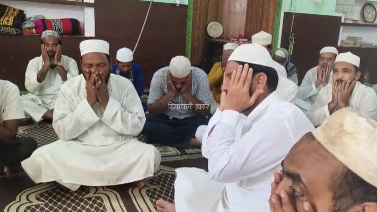 Bulandshahr News: 50 घंटे बाद भी नहीं मिली चारु… स्कूल से लौटते समय नाले में बह गई थी, मस्जिद में मांगी सलामती की दुआ