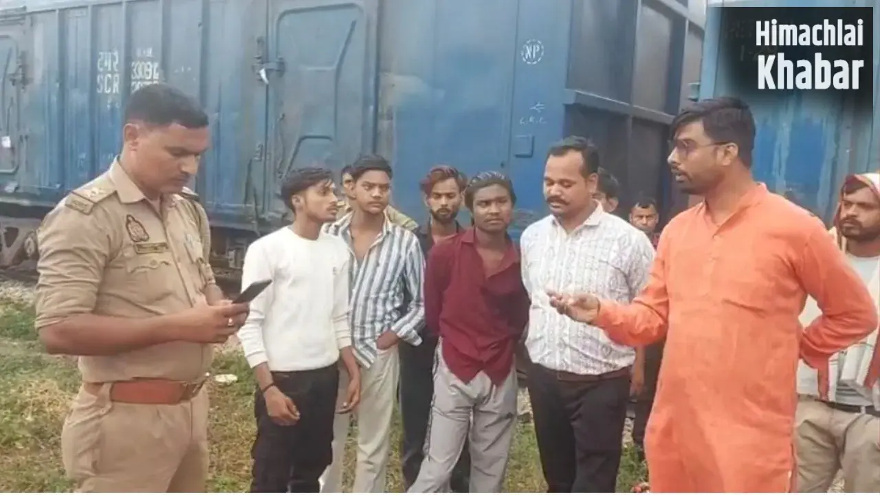 फर्रुखाबाद रेलवे स्टेशन पर ट्रैक के बीच बनी मजार हटाई गई, दो साल बाद खुला स्टेशन विस्तार का रास्ता