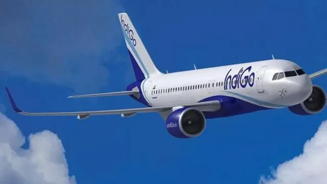 IndiGo Share Price: कंपनी को 382 करोड़ का घाटा, 2.5 फीसदी टूटा शेयर; क्या इंडिगो में लगाना चाहिए पैसा?​