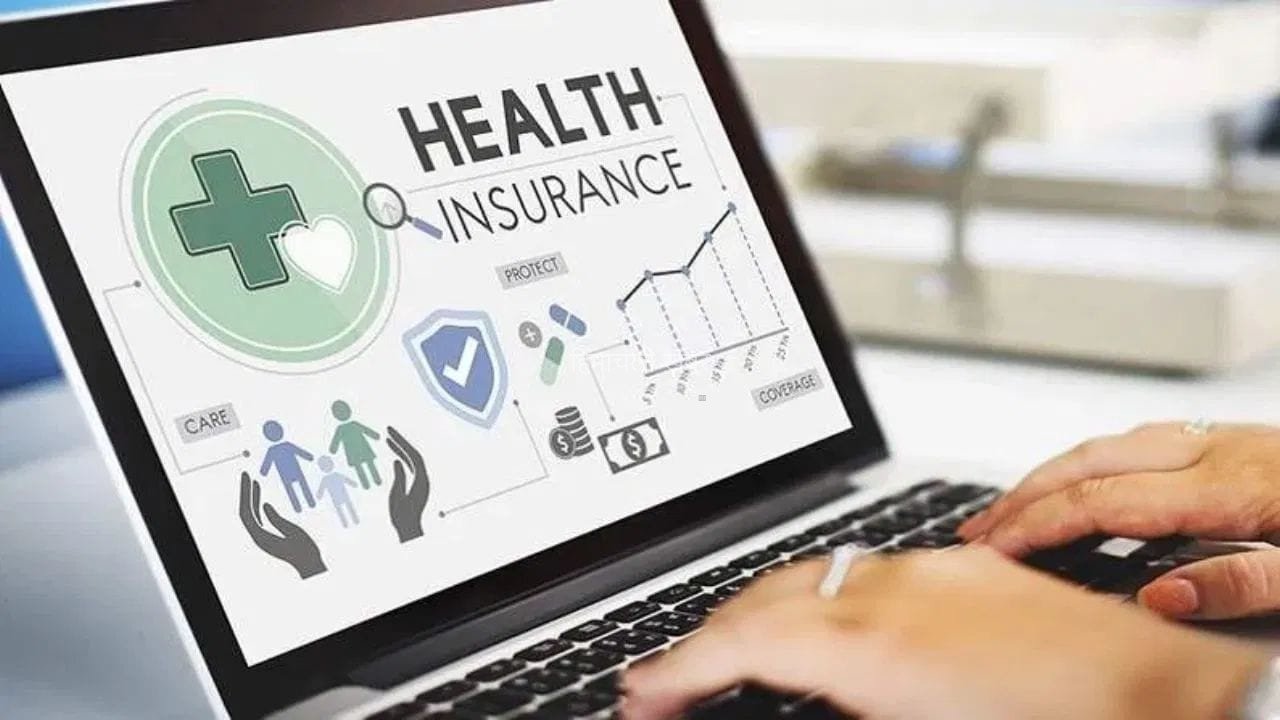 एक हेल्थ पॉलिसी पूरे परिवार के लिए काफी है या अलग-अलग लें? जानें सही विकल्प​