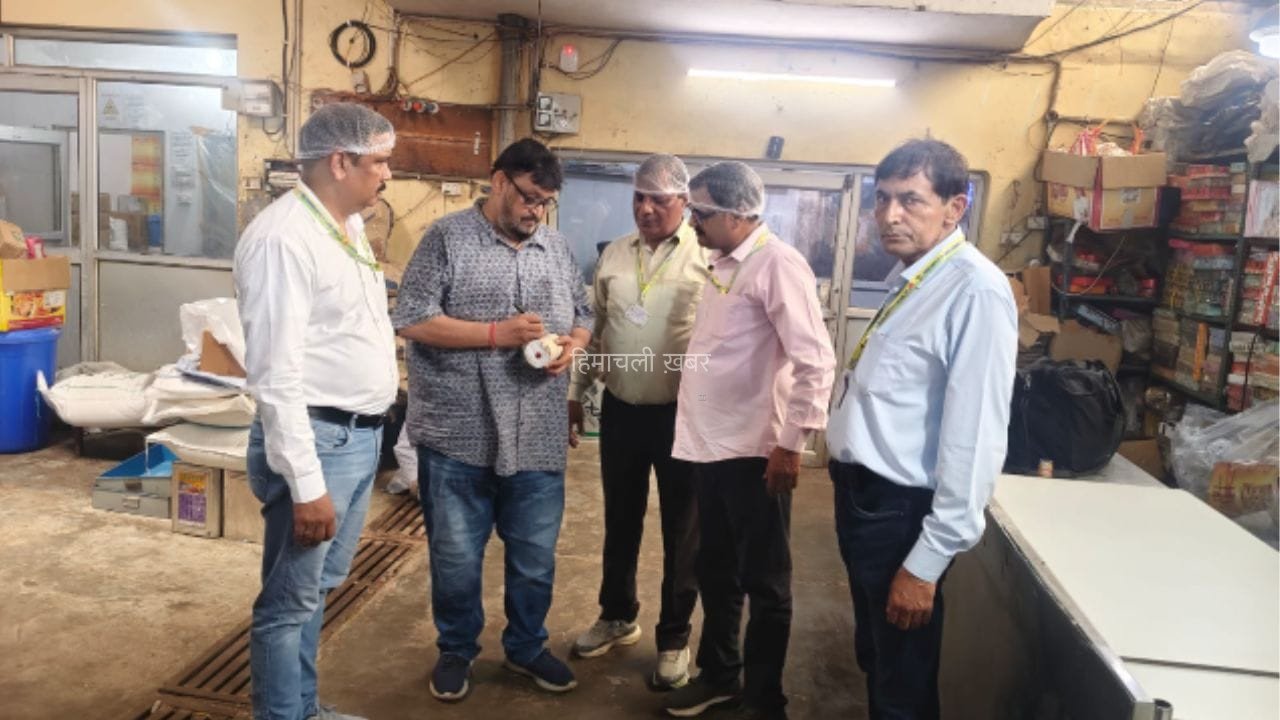 मुरादाबाद में प्रेम स्वीट्स और आलम बिरयानी पर छापा… जांच के लिए भेजे गए मिठाई और चटनी के सैंपल